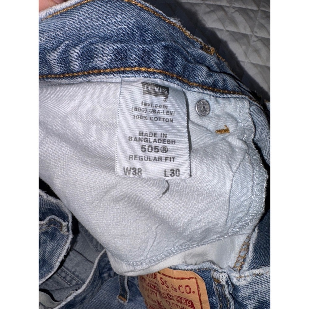 Vintage Levis 505 Jeans 38x30 Light Wash Straight Leg 90s Made in USA Distressed - Picture 6 of 6